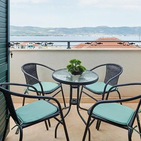 Fuer 4 Personen In Slatine, Dalmatien * Slatine