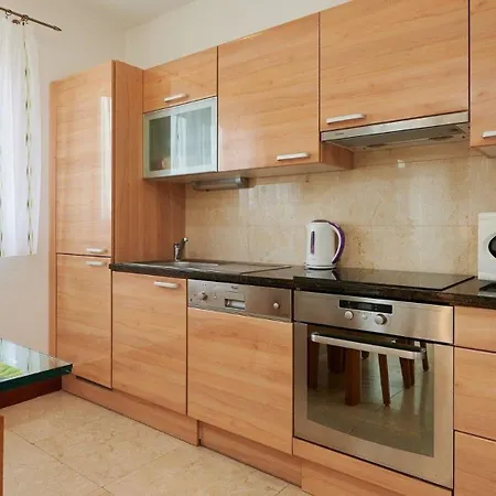 Appartement Fuer 4 Personen In Slatine, Dalmatien Slatine