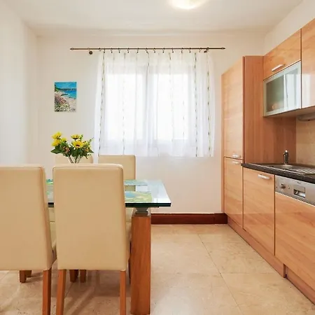 Fuer 4 Personen In Slatine, Dalmatien Appartement