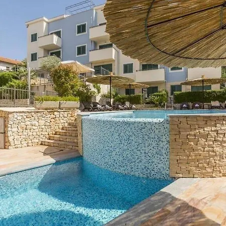 Appartement Fuer 4 Personen In Slatine, Dalmatien Slatine