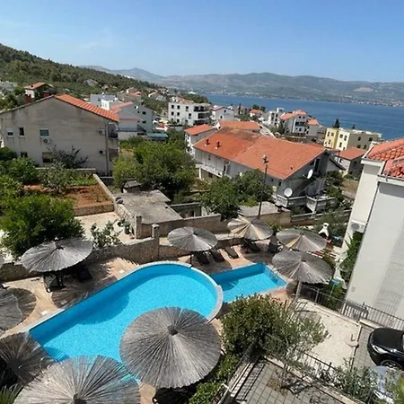 Fuer 4 Personen In Slatine, Dalmatien Appartement Slatine